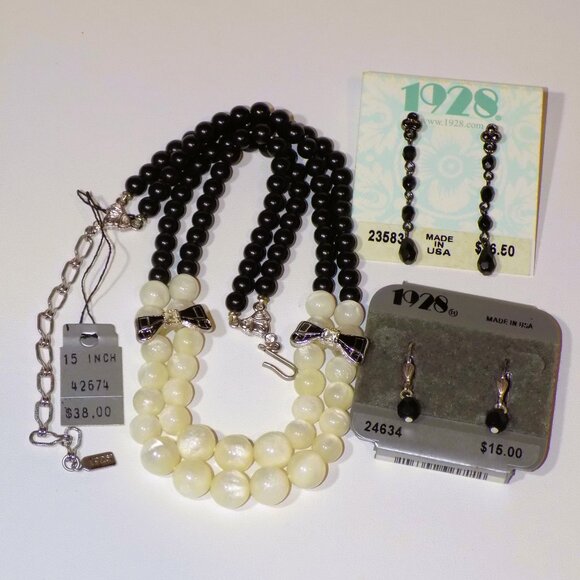 Lot of 3 New Old Stock 1928 Beaded Jewelry Bundle.  Necklace & 2 Pairs Earrings - Picture 9 of 9